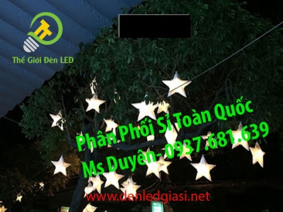 Cách trang trí đèn thả ngôi sao cho quán cà phê