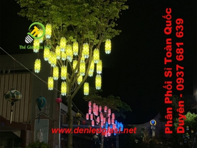 Cách trang trí đèn ngôi sao thả cây